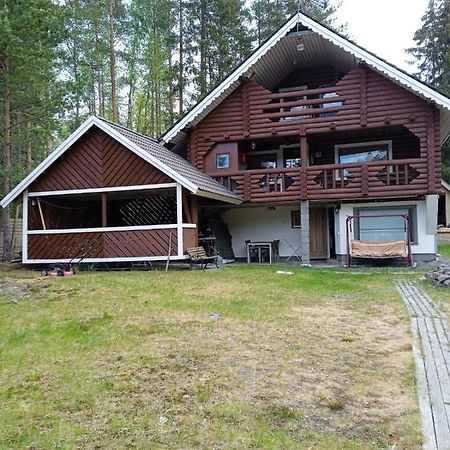 Viihtyisae Hirsimoekki Jaerven Rannalla Siikainen المظهر الخارجي الصورة