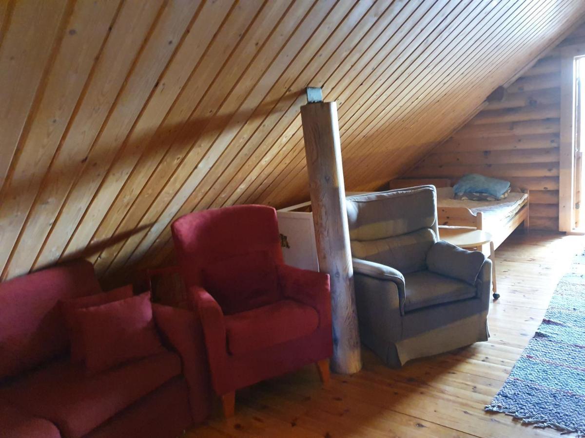Viihtyisae Hirsimoekki Jaerven Rannalla Siikainen المظهر الخارجي الصورة
